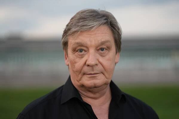 Frank Muth – Schauspieler – Synchronregie, Synchronsprecher, Dialogbuchautor