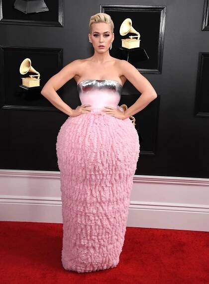 Módní „blázen“ Katy Perry. Cesta plná přešlapů od podprsenky z cupcaků po sofistikovaný kýč