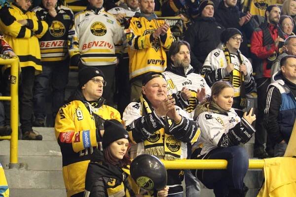 FOTO: Protest litvínovských fandů hráči vnímali. Nejde to nevidět, přiznal Sukeľ