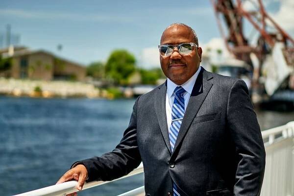 Business Headshots & Portraits - EYE AM STUDIOS