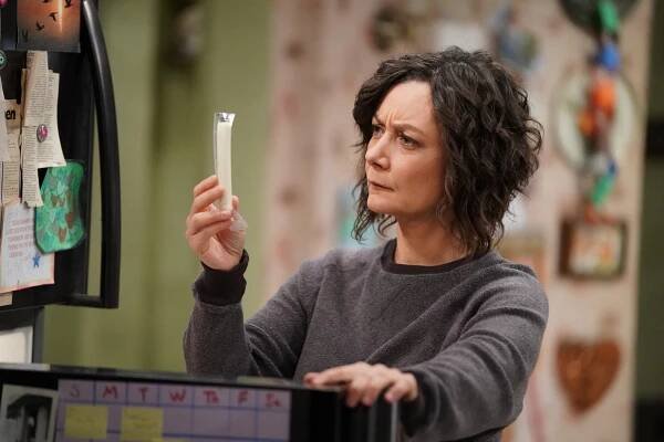 The Conners - Slappy Holidays - Z filmu - Sara Gilbert