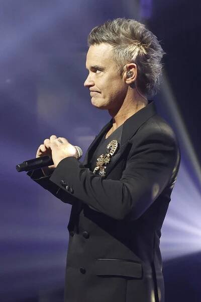 Robbie Williams performing at the 2025 AACTA Awards.