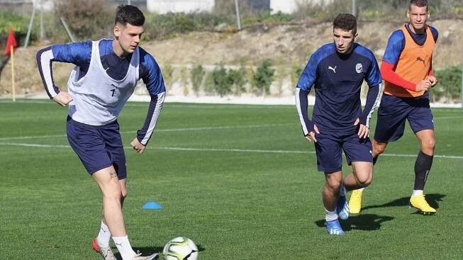Slovenský fotbalista Christián Herc (vlevo) během jednoho z tréninků na soustředění ve španělské Esteponě.