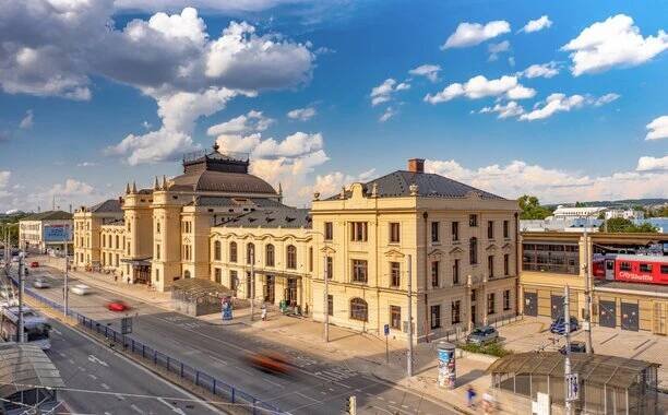 Železniční stanice České Budějovice, pohled od jihu, 2024. Foto: archiv Správa železnic, archiv Metrostav, foto: Jiří Kafka, Ondřej Bouška.