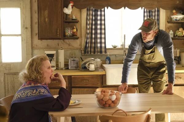 Farma na spadnutí - Tornado Season: Part One - Z filmu - Celia Weston, Dax Shepard