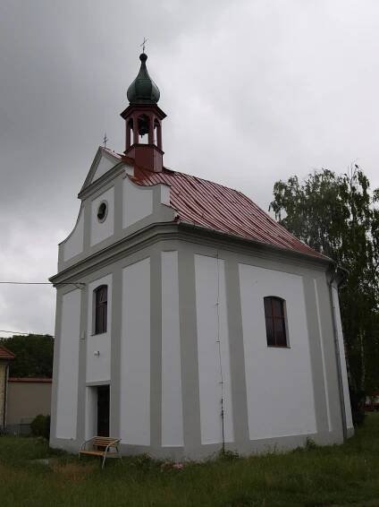 Kaple na návsi