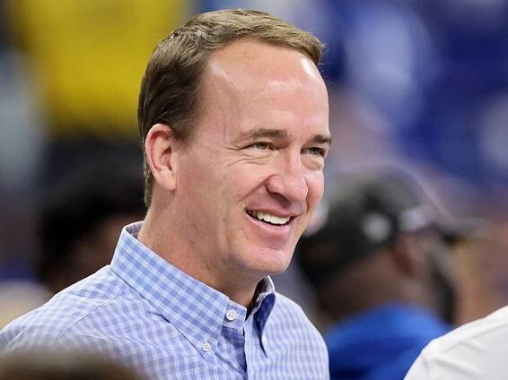 Did Peyton Manning calm crying baby on flight, then pass kind note to the father?