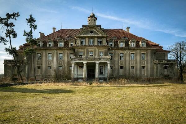 abandoned past glory
