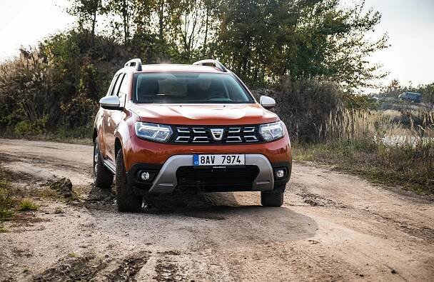 Lada versus Dacia: Vzali jsme dva pracanty z východu a v terénu je nechali předvést, čeho jsou schopní