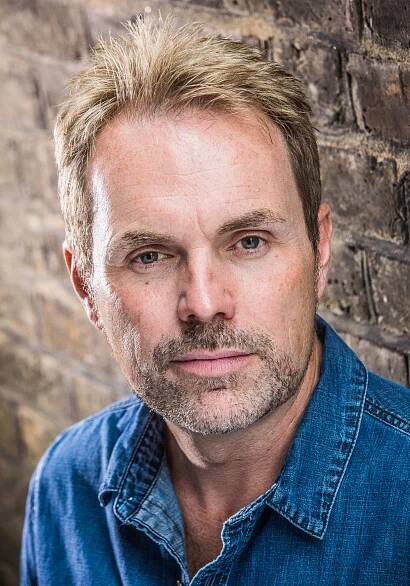 £50 “Get me out of trouble” Spotlight, Corporate or Social media headshot package.