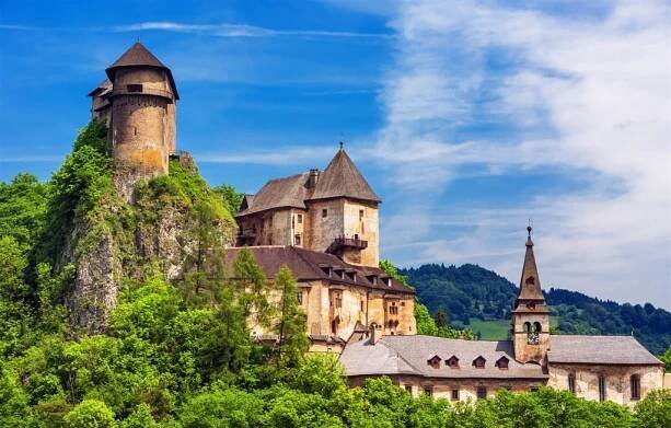 Oravský hrad na Slovensku patří k nejkrásnějším. Točila se na něm pohádka Král Sokolů - JenProCestovatele