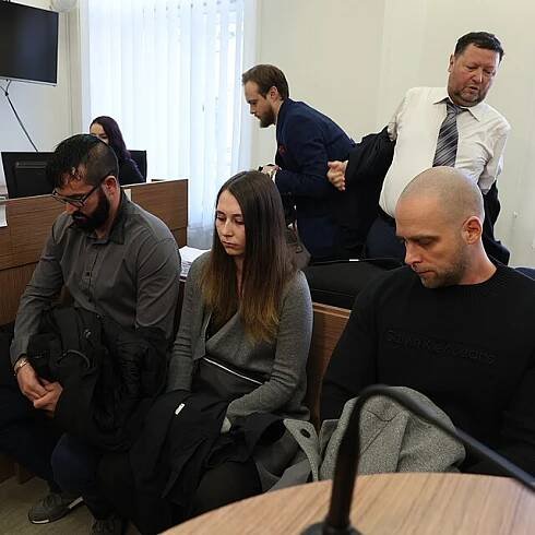 Tomáš Strnad, jeho partnerka a Tomáš Soukup u Obvodního soudu pro Prahu 5