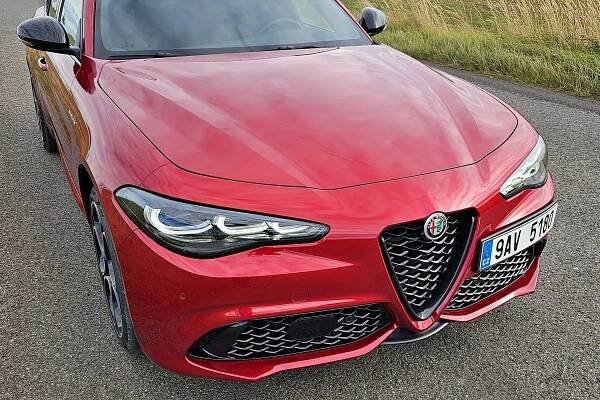 Test Alfa Romeo Giulia Veloce 2,0 Turbo Q4 (2023)