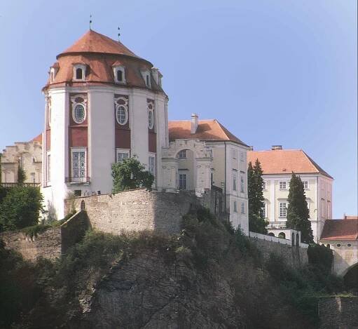 Zámek Vranov nad Dyjí - otevírací doba, akce, ubytování, prohlídky, vstupné, foto, počasí