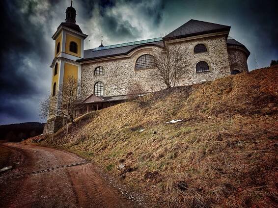 FOTO: Naše magická místa. Vrchní Orlice a kostelík v Neratově mají kouzlo