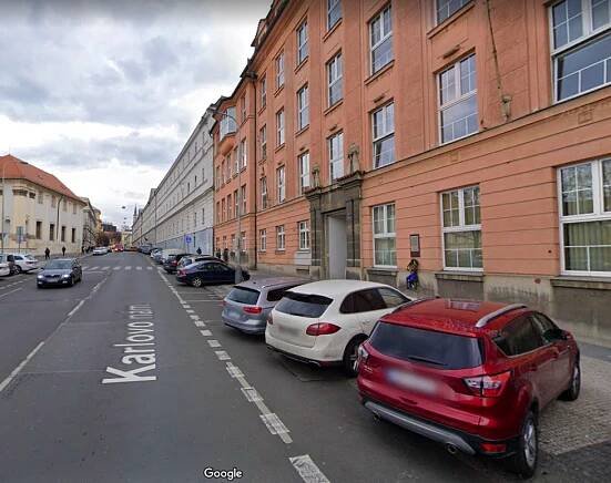 Změna pro chodce i řidiče: Před nemocnicí na Karlově náměstí v Praze začnou 23. března opravy