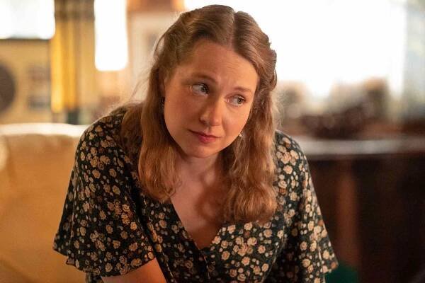 Frankie (Merritt Wever), Tiny Beautiful Things