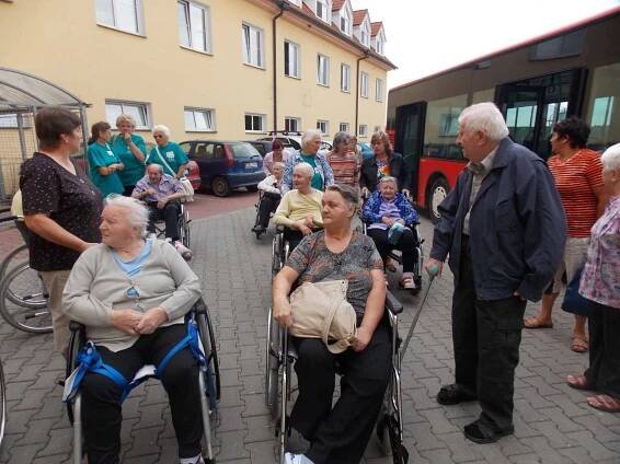 Výlet uživatelů Domova pro seniory Jevišovice do Tavíkovic - ADRA Znojmo