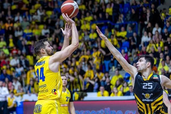 VIDEO: Herec Trojan o své basketbalové premiéře, emocích i plném baráku