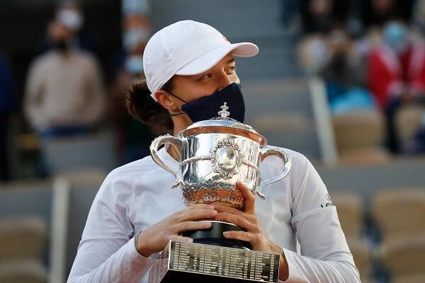 Zdravila mačku, nevedela, čo hovoriť. Tínedžerka vyhrala Roland Garros
