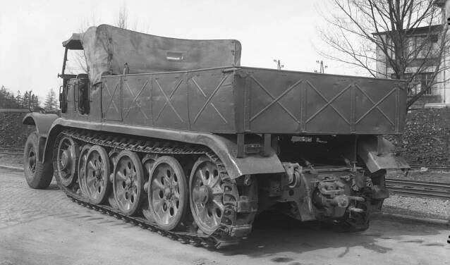 Famo (Sd.Kfz.9) s motorom Tatra (štúdie zabudovania vznetového motora) : Československo / ČR / SR (CZK/CZE/SVK)