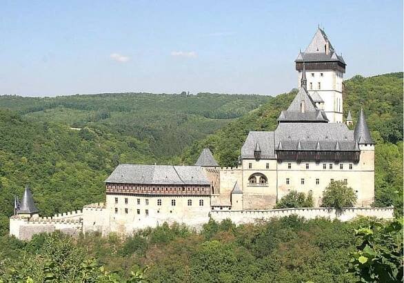 Proč byl zapovězen vstup ženám na hrad Karlštejn?