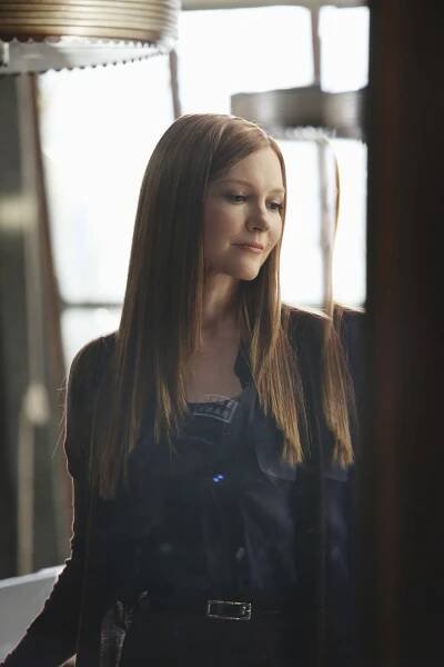 Skandál - White Hats Off - Z filmu - Darby Stanchfield