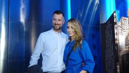 Děti tentokrát nechal moderátor Primy doma: Na premiéru Vágner vyrazil se sexy manželkou