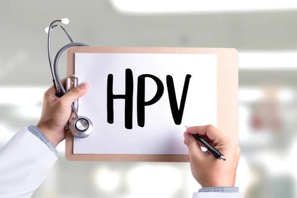 hpv concept vakcína proti virům se stříkačkou hpv kritéria pro pap stěr slide cytologii. - lidský papilomavirus - stock snímky, obrázky a fotky