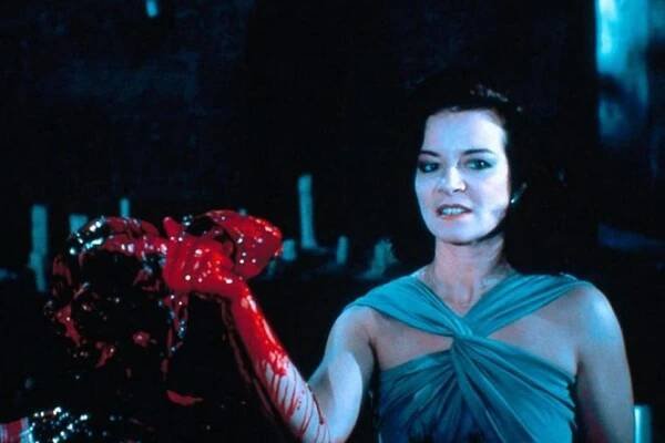 Hellraiser II: Svázaný s peklem - Z filmu - Clare Higgins