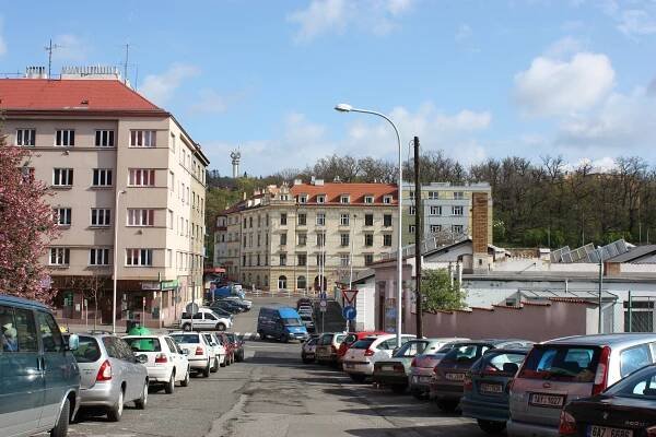 Soubor:Pod Klamovkou Praha Kosire 5558.JPG – Wikipedie