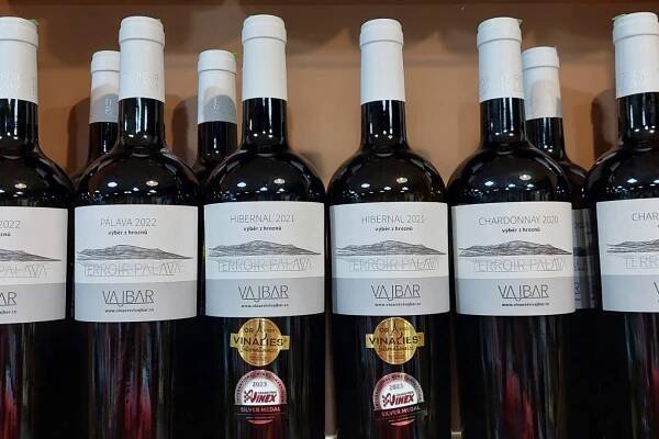 Široká nabídka kvalitních vín z Čech i Moravy