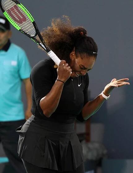 Serena Williamsová se vrátila po mateřské pauze prohrou ve čtyřhře ve Fed Cupu
