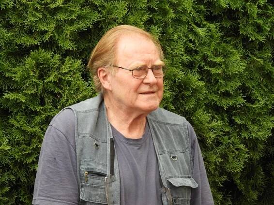 Herec Jan Vlasák se zúčastnil odhalení pamětní desky F. V. Lorence – Události Online