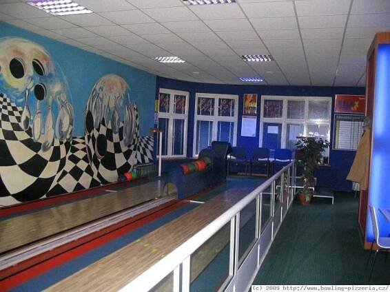 Bowling Pizzeria