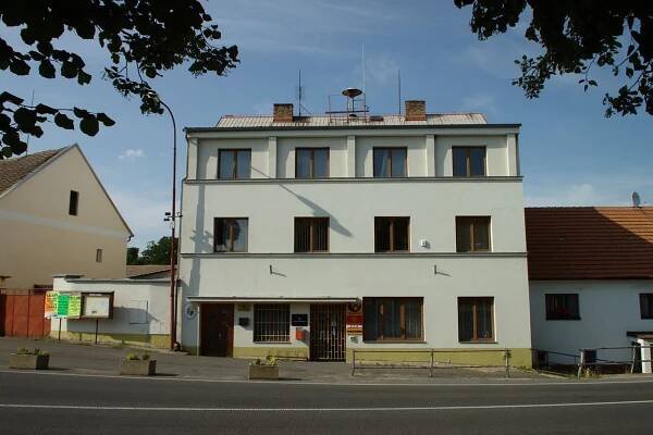Straškov-Vodochody - ubytování, počasí, foto, tipy na výlet, informace