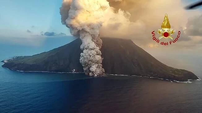 Cestujete do Itálie? Etna a Stromboli se probudily k životu, záběry ukazují valící se lávu