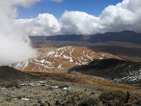 Montaña Blanca pohled z treku na vrchol Pico del Teide