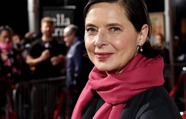 Sex symbol Davida Lynche se převlékl do kuřecího kostýmku - Flowee