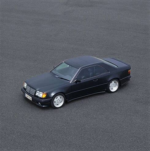 Jeden z nejlepších mercedesů všech dob? Před více než 35 lety přišel W124 se spoustou pokrokových řešení a svým často majitelům slouží dodnes