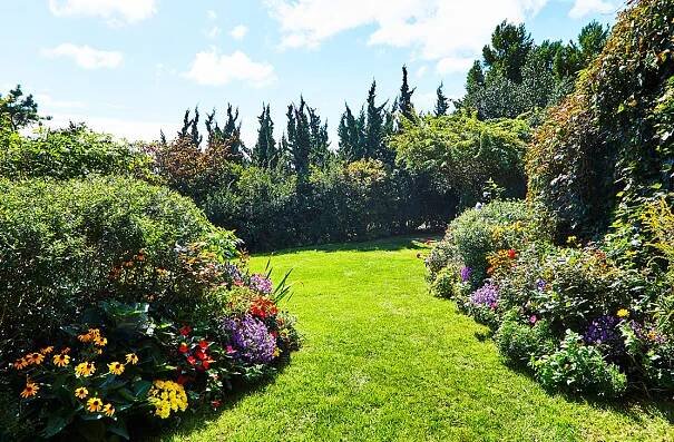 Garden Design & Renovation - East Hampton Gardens 