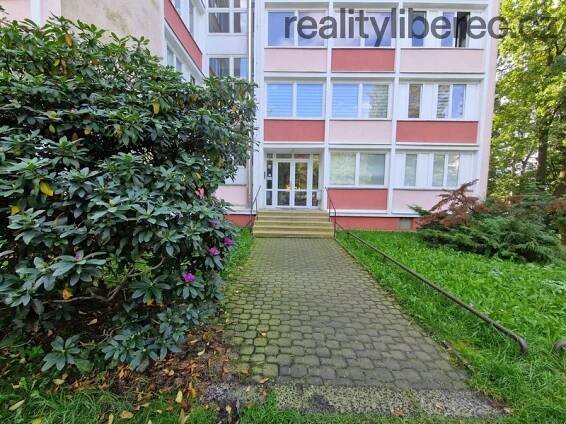 Pronájem bytu 2+1 s lodžií v Liberci - Kristiánov, ul. Školní | Realitní kancelář | Přes 20 let na stejné adrese