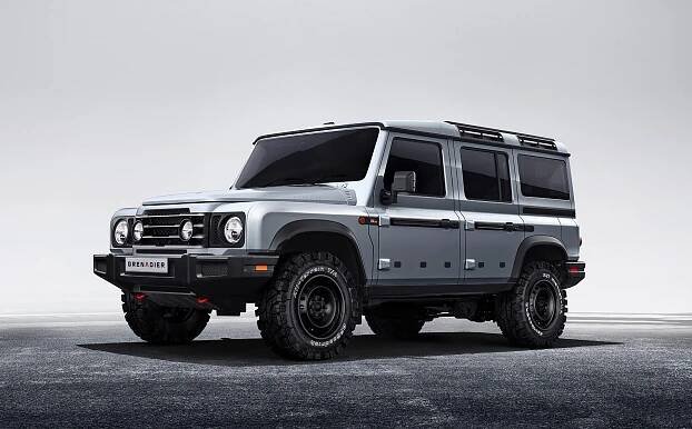 Nekompromisní terénní auto stále žije, akorát ho nestaví Land Rover a nejmenuje se Defender