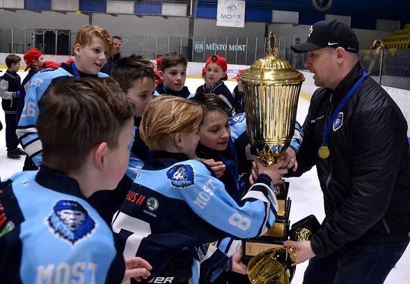 FOTO: Kategorii U12 na Easter Cupu ovládli Mostečtí lvi