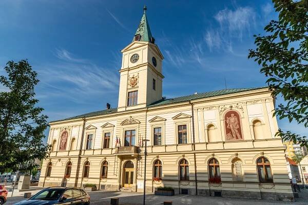 Mnichovo Hradiště hledá firmu, která postaví skatepark. Začínají také práce na studii modernizace ZUŠ - RÁDIO MB