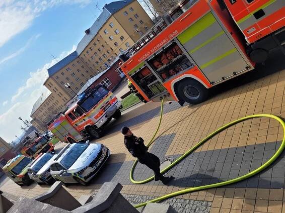 FOTO: Požár prodejny textilu v Havířově. Škoda je za milion