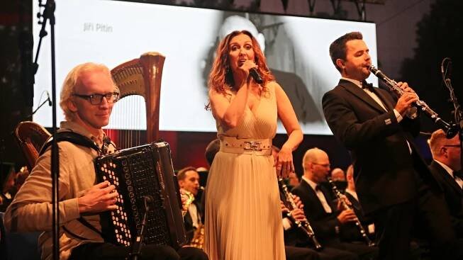Tragédii středočeské obce připomněly Světlo za Lidice a Děkovný koncert