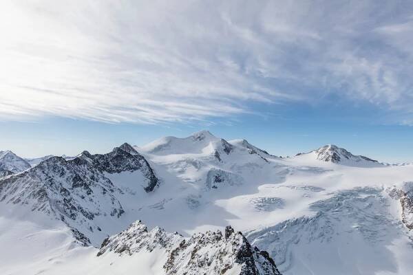 Skiing 