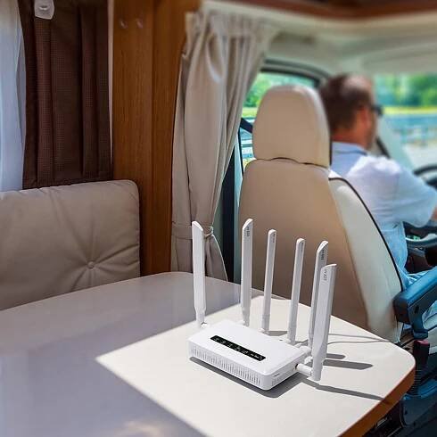 GL.iNet 5G Wi-Fi 6 router AX3000 GL-X3000 Spitz Výkonný multi-WAN VPN SIM router Další funkce VPN server