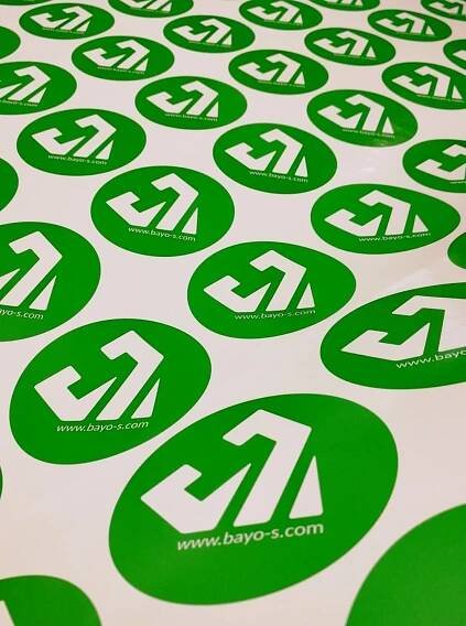 Zakázková výroba samolepek na míru | Nejlevnější polepy